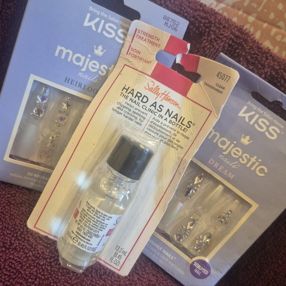 KISS Majestic Press-On Nails Set — Clear with Silver Accents + Hard As Nails